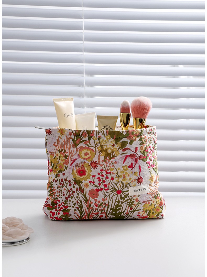 This is a small and unique retro floral jacquard woven cosmetic portable storage bag with a high appearance level. It can be carried around as a toiletry bag or a clutch.