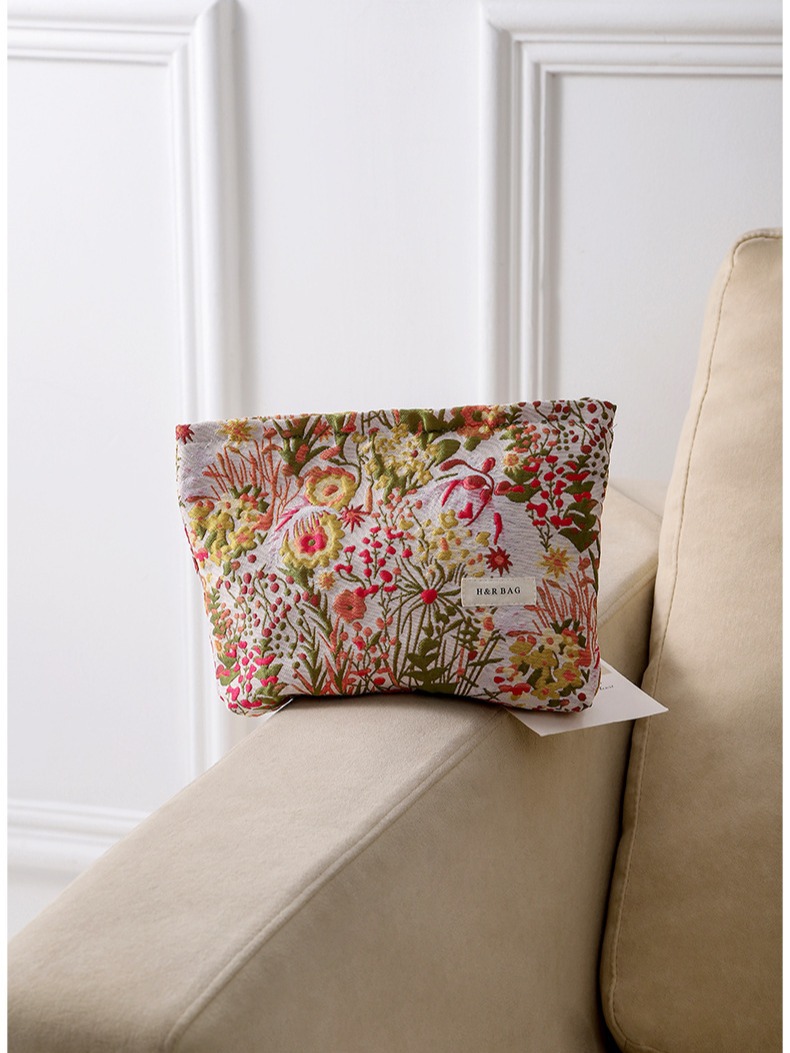 This is a small and unique retro floral jacquard woven cosmetic portable storage bag with a high appearance level. It can be carried around as a toiletry bag or a clutch.