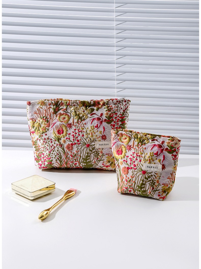 This is a small and unique retro floral jacquard woven cosmetic portable storage bag with a high appearance level. It can be carried around as a toiletry bag or a clutch.
