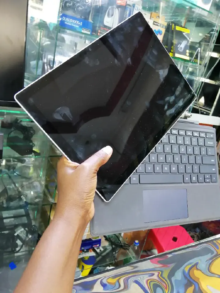 EX UK LAPTOPS SURFACE PRO 6 INTEL CORE I7 7TH GENERATION 8GBRAM 256SSD SPEED OF 2.5GHZ DETACHABLE KEYBOARD