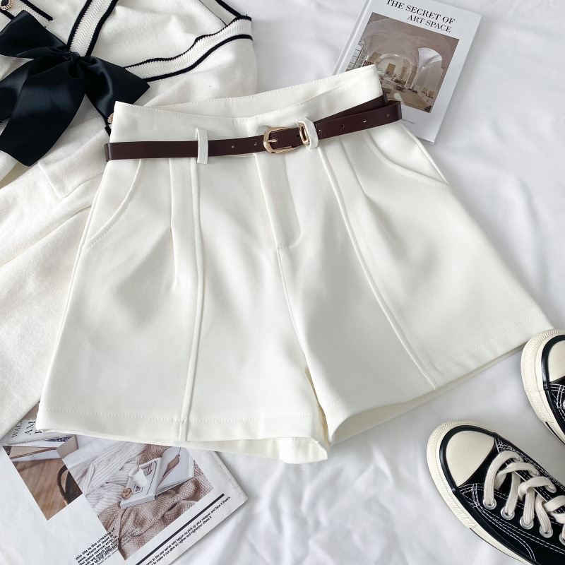 High waisted suit shorts for women to look slim in summer, covering the hips and wide legs. A-line pants come with a belt as a gift for casual commuting hot pants