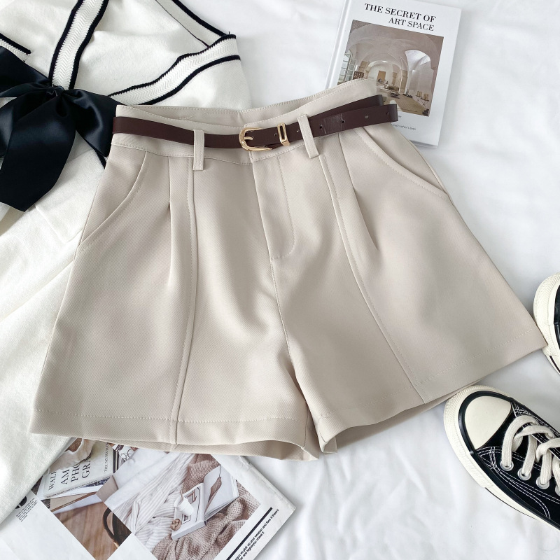 High waisted suit shorts for women to look slim in summer, covering the hips and wide legs. A-line pants come with a belt as a gift for casual commuting hot pants