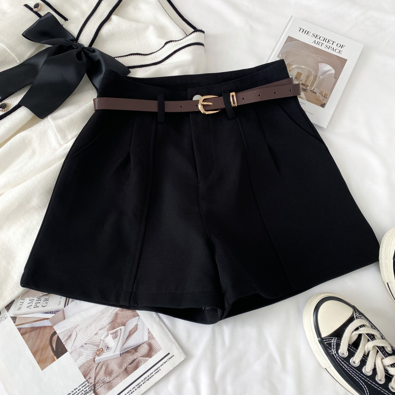 High waisted suit shorts for women to look slim in summer, covering the hips and wide legs. A-line pants come with a belt as a gift for casual commuting hot pants