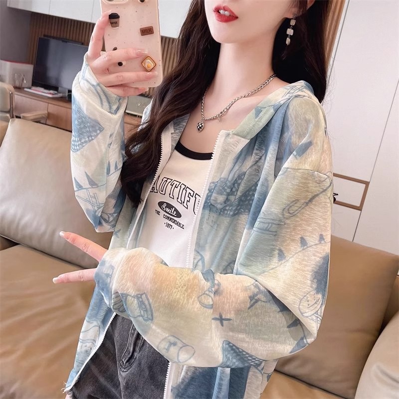Dopamine colored graffiti sunscreen clothes for women in summer, with a cool and loose fit, slimming effect, and a thin hooded cardigan jacket