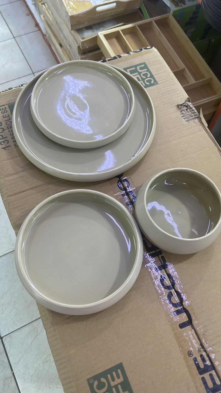 24 Piece Heavy Ceramic Stylish Dinner Set-plates ,bowls and more