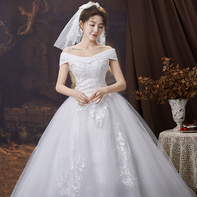 New wedding dress for brides with tail, one shoulder, simple main yarn, dreamy and forest style