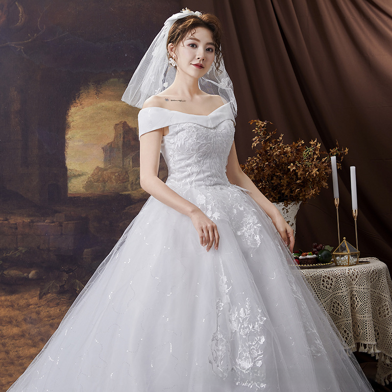 New wedding dress for brides with tail, one shoulder, simple main yarn, dreamy and forest style