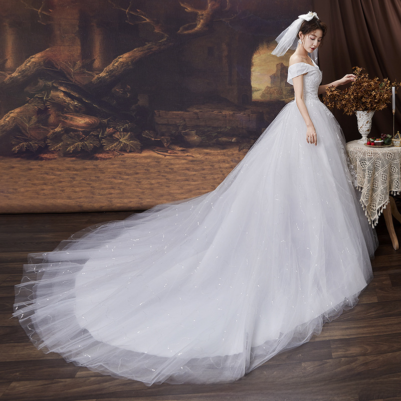 New wedding dress for brides with tail, one shoulder, simple main yarn, dreamy and forest style