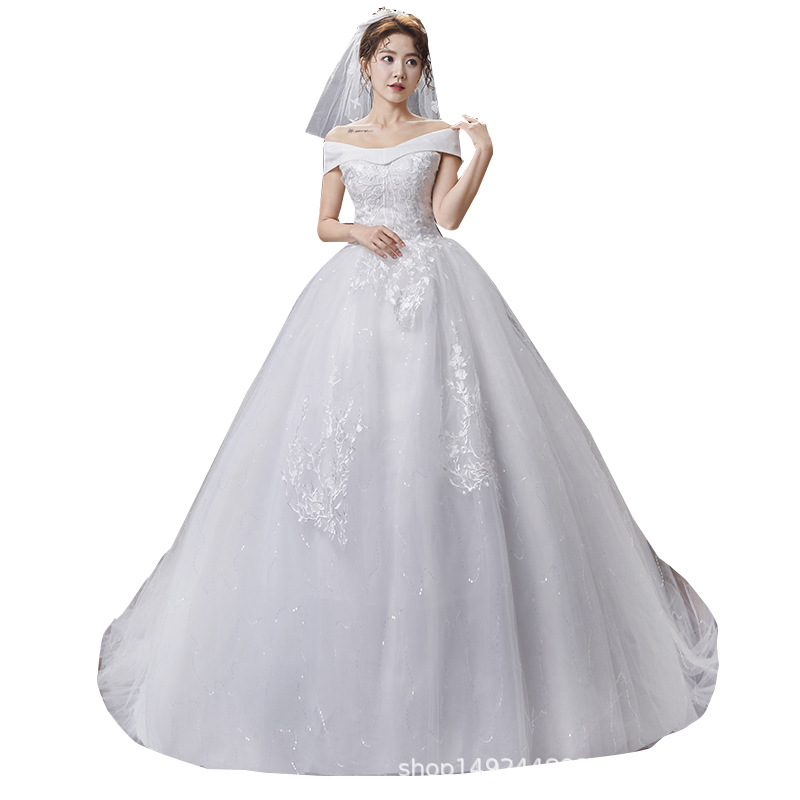 New wedding dress for brides with tail, one shoulder, simple main yarn, dreamy and forest style