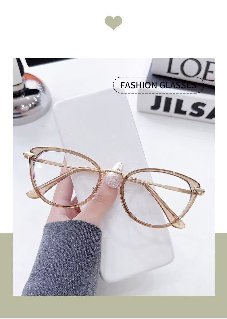 Retro cat eyes can be paired with prescription myopia glasses for women with good looks, small frames, no makeup, versatile personality