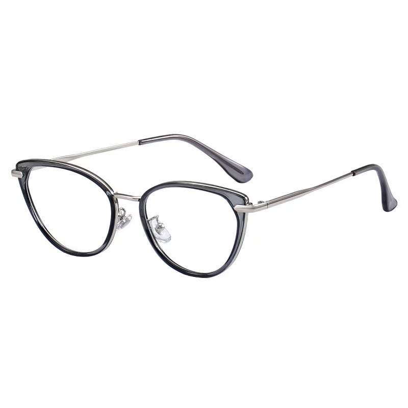 Retro cat eyes can be paired with prescription myopia glasses for women with good looks, small frames, no makeup, versatile personality