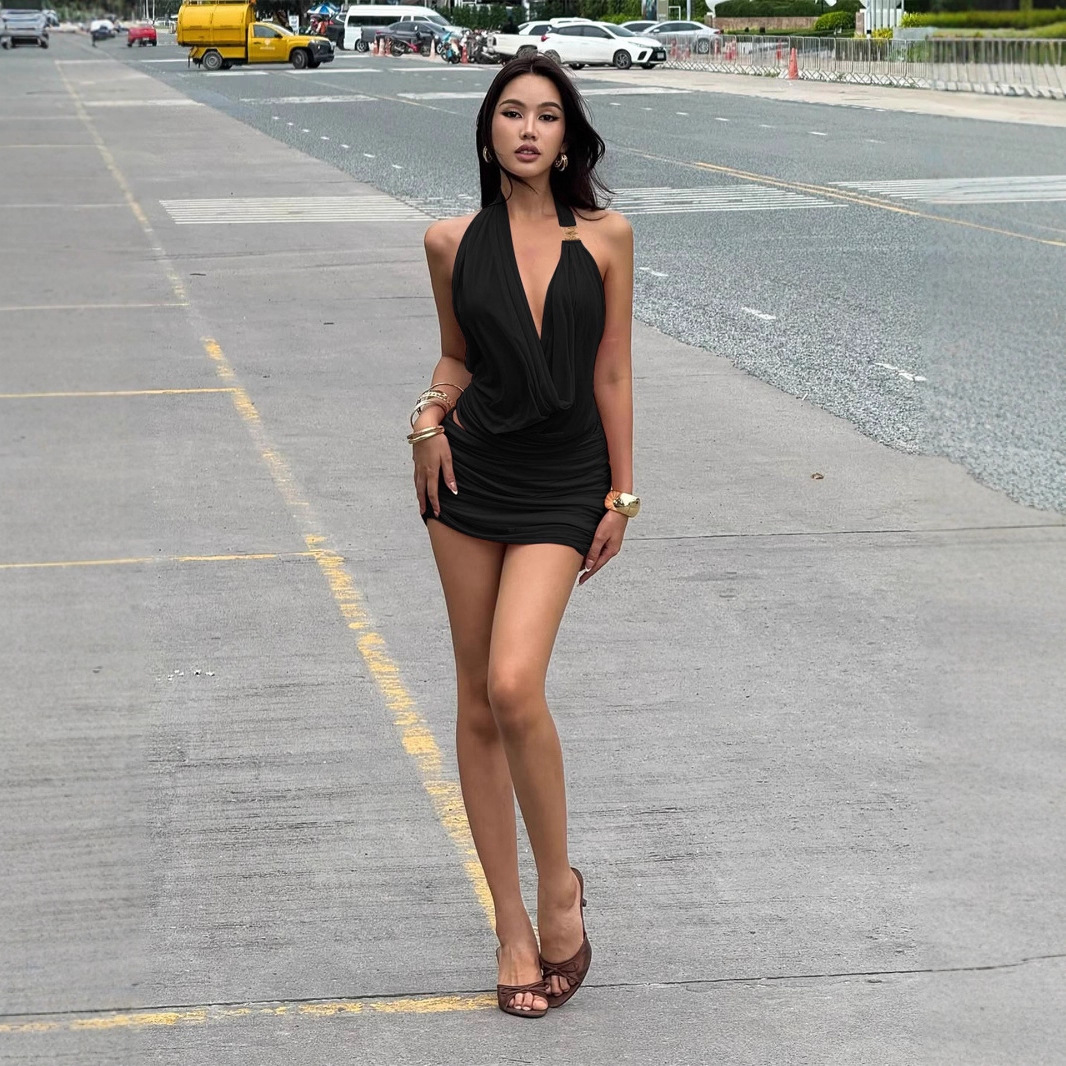 Stylish halterneck top and sexy deep V hollow stitching hip-hugging skirt women's clothing