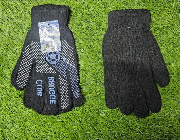 Men's Warm Knitted Gloves with Non-Slip Grip - Sporty Soccer Club Design
