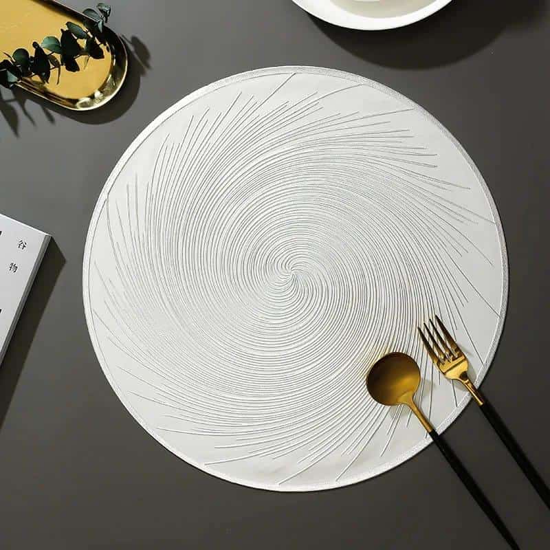 TABLE MATS, 6PCS SET, MADE OF PVC, WATER AND OIL PROOF, EASY TO CLEAN BY WIPING, ELEVATE YOUR DINING AREA WITH ITS FANCY GOLD AND SILVER COLOURS
