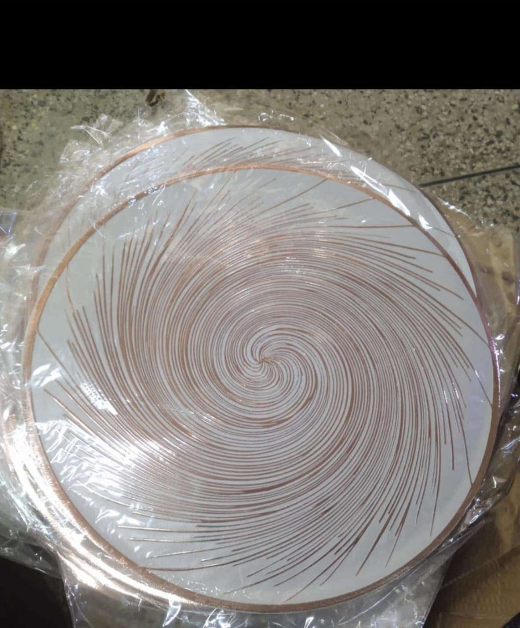 TABLE MATS, 6PCS SET, MADE OF PVC, WATER AND OIL PROOF, EASY TO CLEAN BY WIPING, ELEVATE YOUR DINING AREA WITH ITS FANCY GOLD AND SILVER COLOURS