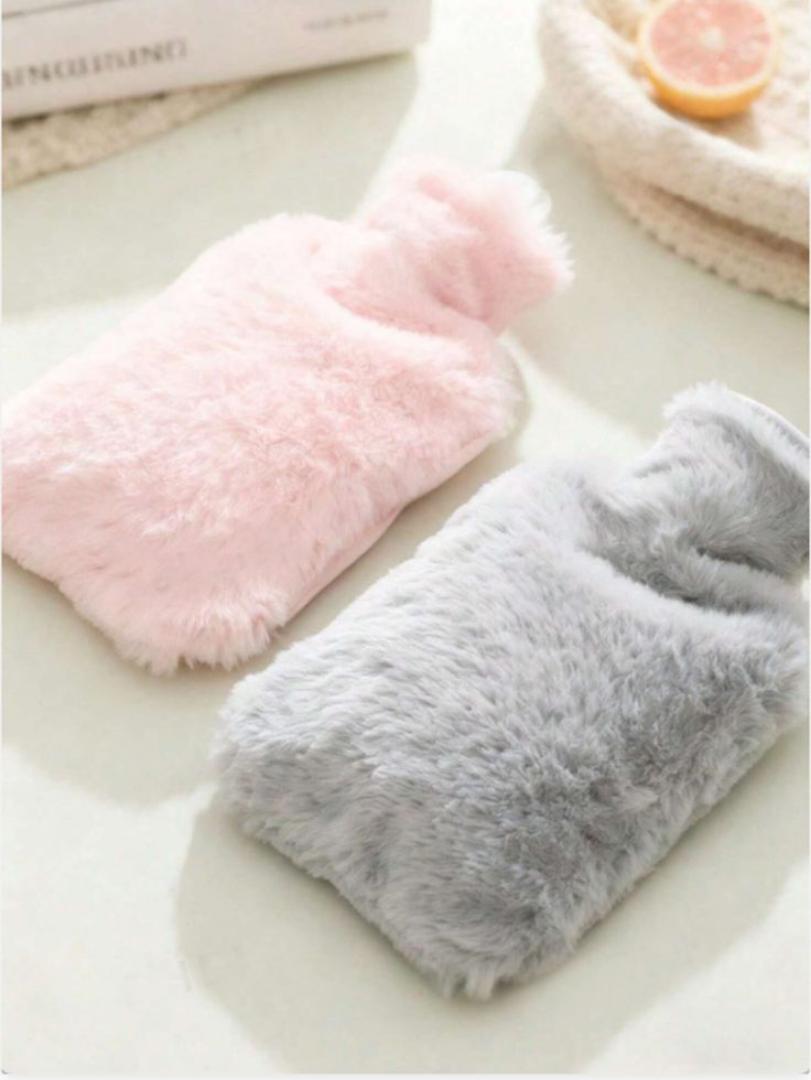 YOU CAN'T MISS THIS!!🔥🩷 2L Hot Water Bottle with Soft Cover!

Stay warm & cozy while soothing cramps, neck & shoulder discomfort, cold feet and everyday aches. Perfect for hot or cold therapy!