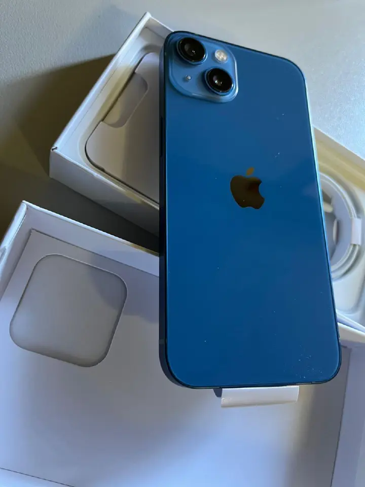 Apple iPhone 13 – 6.1" Super Retina XDR, Dual 12MP Camera, A15 Bionic, Face ID