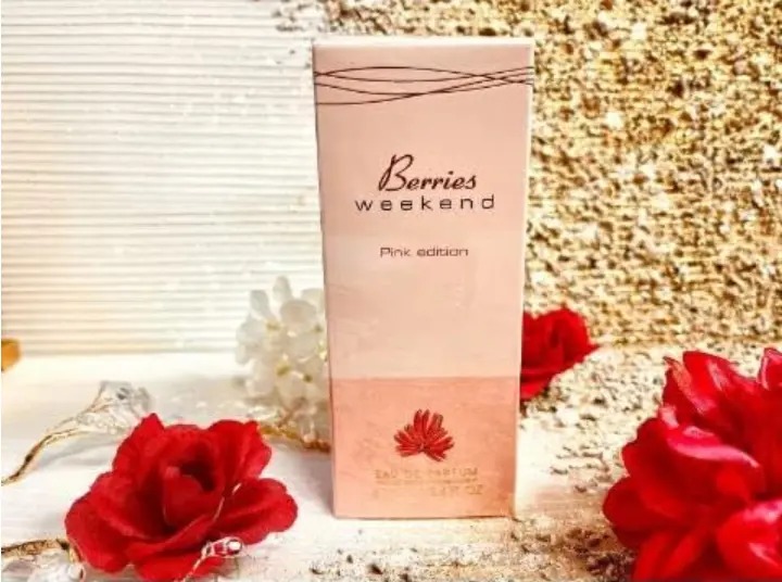 LIMITED DISCOUNT 🔥🔥🔥🔥LIMITED DISCOUNT !!! Berries Weekend Pink Edition EDP for Women 100ml + free deodrant spray by fragrance world