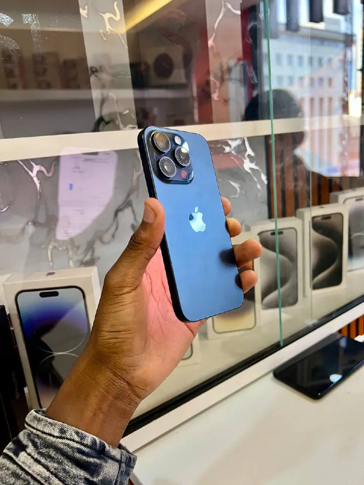IPHONE 15 PRO MAX E-SIM  A17 PRO SPEED, TITANIUM BUILD, PRO-LEVEL 48MP CAMERA, SMOOTH 120HZ DISPLAY, AND USB-C — BUILT FOR PERFORMANCE AND PREMIUM EVERYDAY USE.