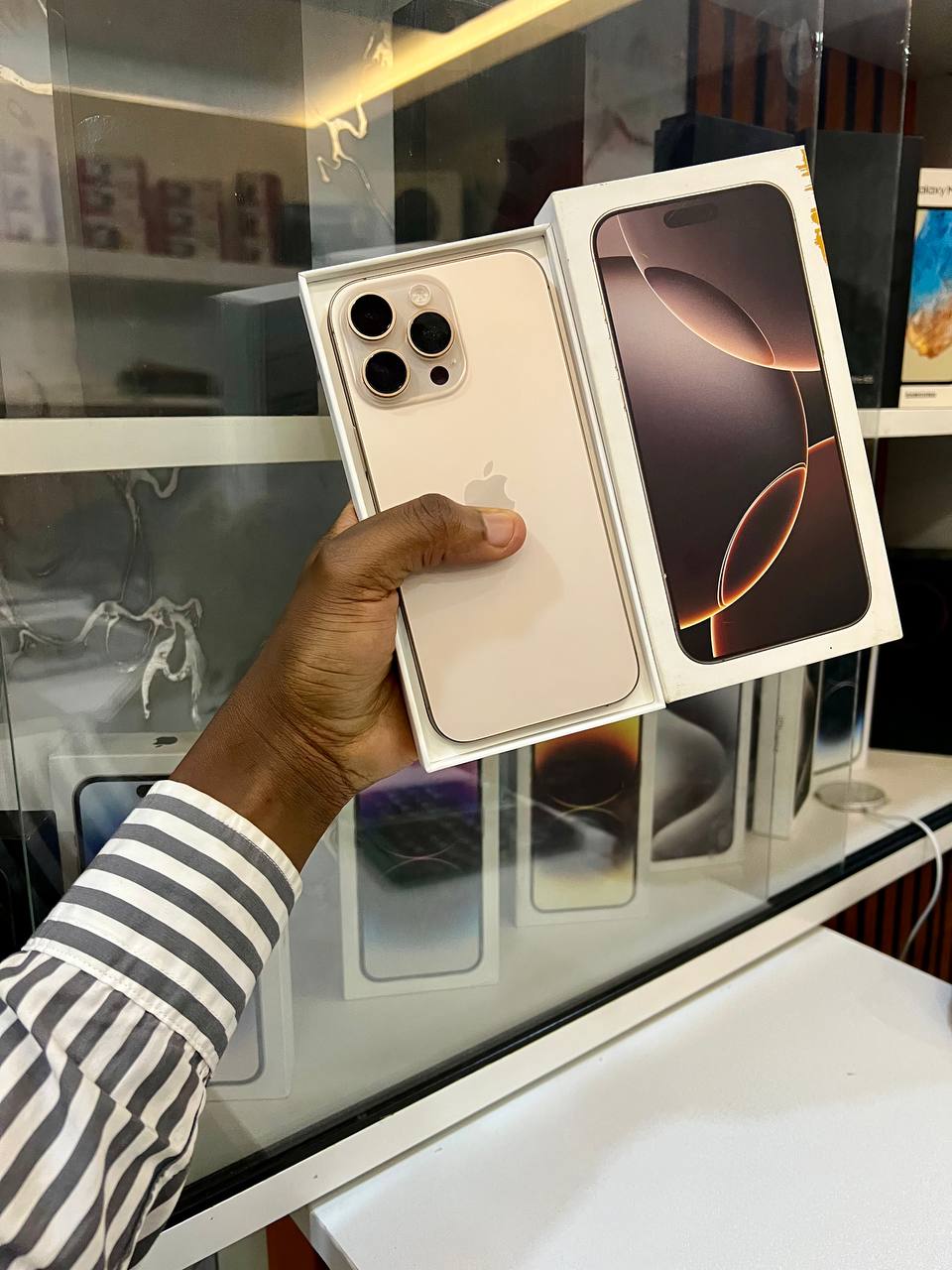 IPHONE 16 PRO MAX IN PERFECT CONDITION CC 327 BATTERY HEALTH AT 95% NOTHING REPLACED 48MP CAMERA, 198 CC FREE COVER, NEW CAPTURE BUTTON, 8GB RAM, IOS 18 AI INTELLIGENCE, DYNAMIC ISLAND.