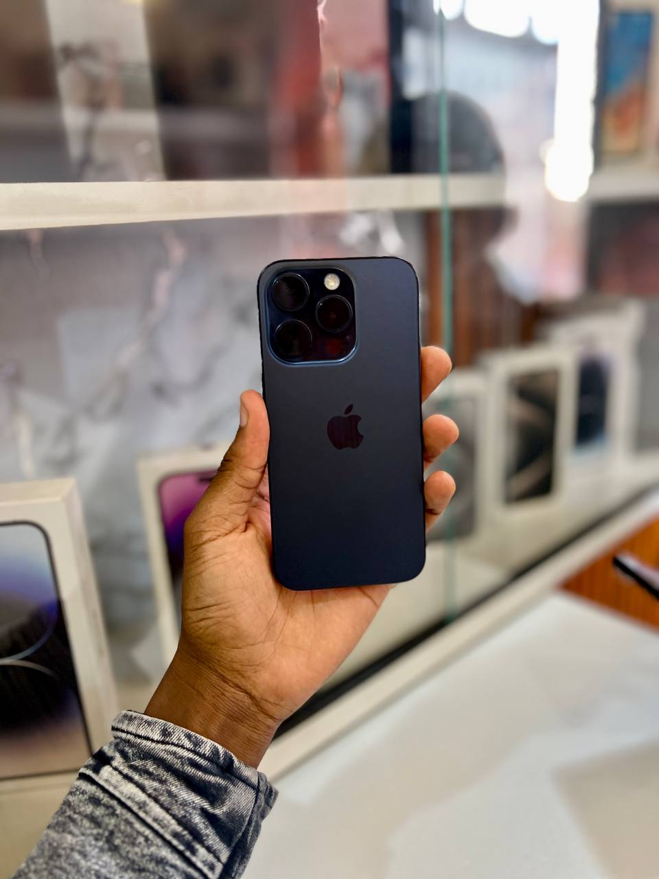 IPHONE 15 PRO MAX E-SIM  A17 PRO SPEED, TITANIUM BUILD, PRO-LEVEL 48MP CAMERA, SMOOTH 120HZ DISPLAY, AND USB-C — BUILT FOR PERFORMANCE AND PREMIUM EVERYDAY USE.