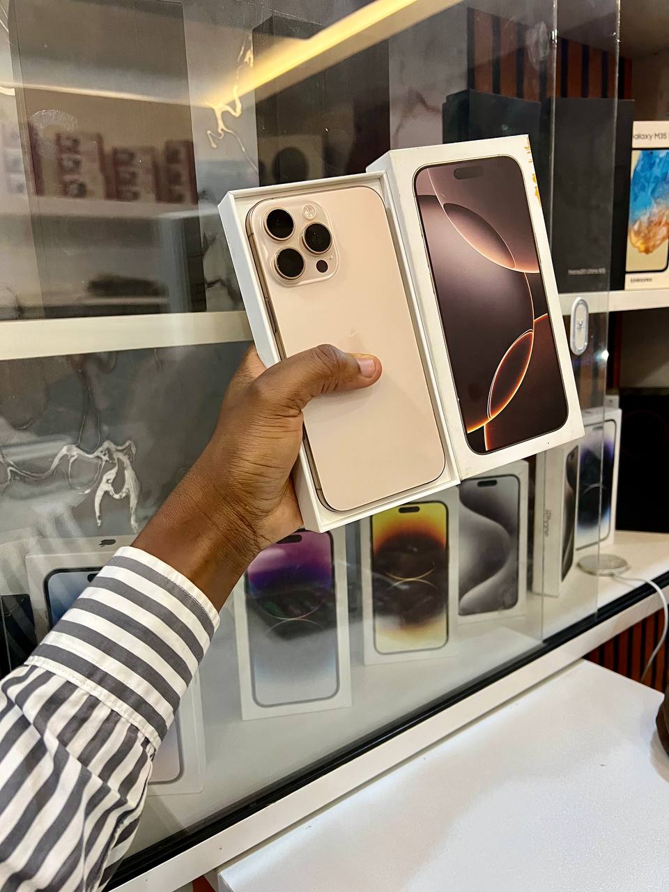 IPHONE 16 PRO MAX IN PERFECT CONDITION CC 327 BATTERY HEALTH AT 95% NOTHING REPLACED 48MP CAMERA, 198 CC FREE COVER, NEW CAPTURE BUTTON, 8GB RAM, IOS 18 AI INTELLIGENCE, DYNAMIC ISLAND.