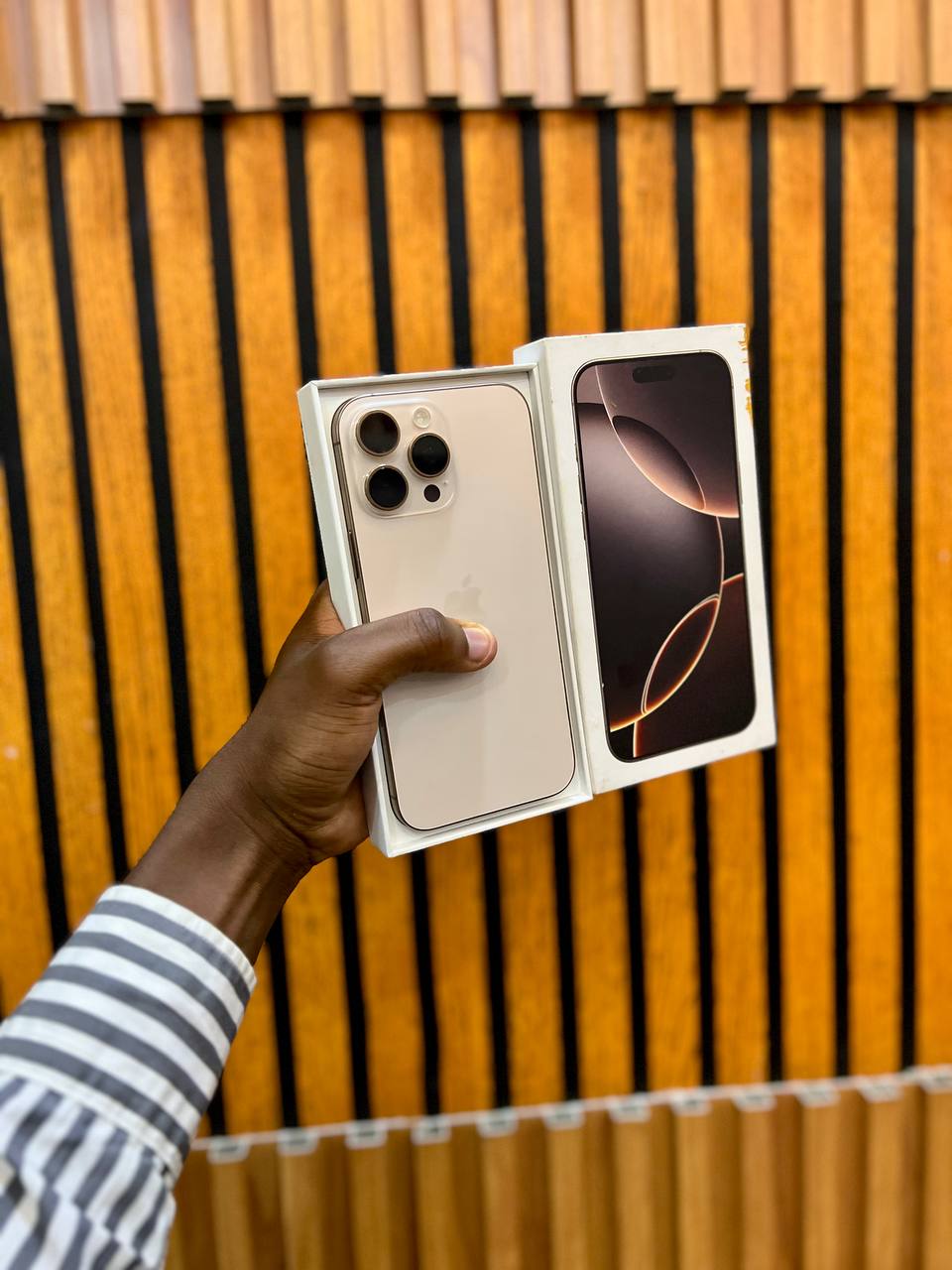 IPHONE 16 PRO MAX IN PERFECT CONDITION CC 327 BATTERY HEALTH AT 95% NOTHING REPLACED 48MP CAMERA, 198 CC FREE COVER, NEW CAPTURE BUTTON, 8GB RAM, IOS 18 AI INTELLIGENCE, DYNAMIC ISLAND.