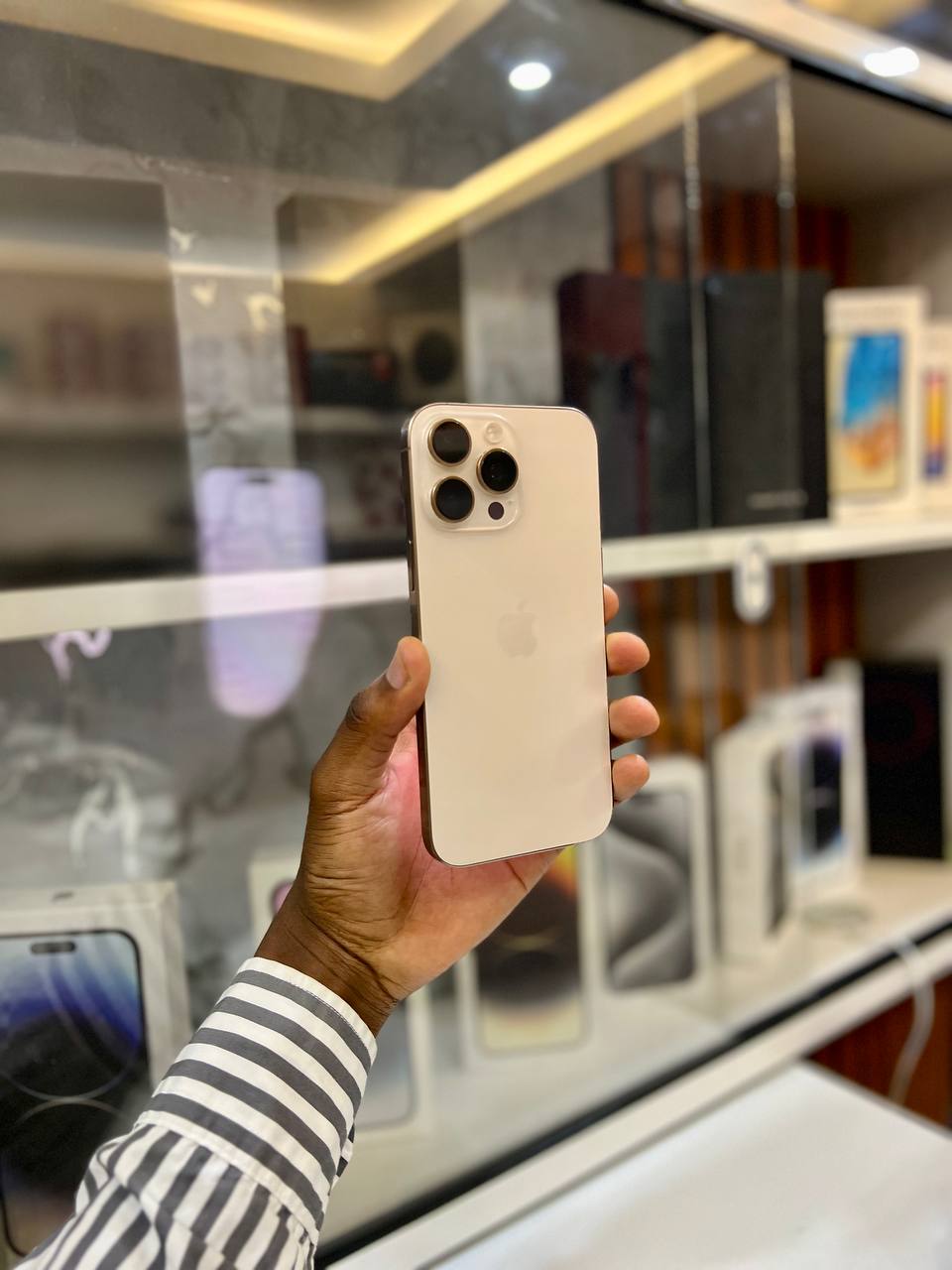 IPHONE 16 PRO MAX IN PERFECT CONDITION CC 327 BATTERY HEALTH AT 95% NOTHING REPLACED 48MP CAMERA, 198 CC FREE COVER, NEW CAPTURE BUTTON, 8GB RAM, IOS 18 AI INTELLIGENCE, DYNAMIC ISLAND.