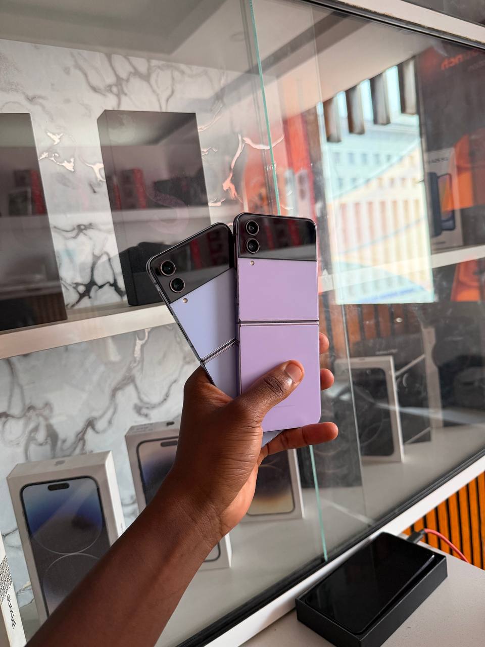 SAMSUNG GALAXY Z FLIP 4 IS A FOLDABLE SMARTPHONE WITH A 6.7-INCH DISPLAY, SNAPDRAGON 8+ GEN 1 CHIP, DUAL CAMERAS, AND A COMPACT, POCKET-SIZED DESIGN WHEN CLOSED.