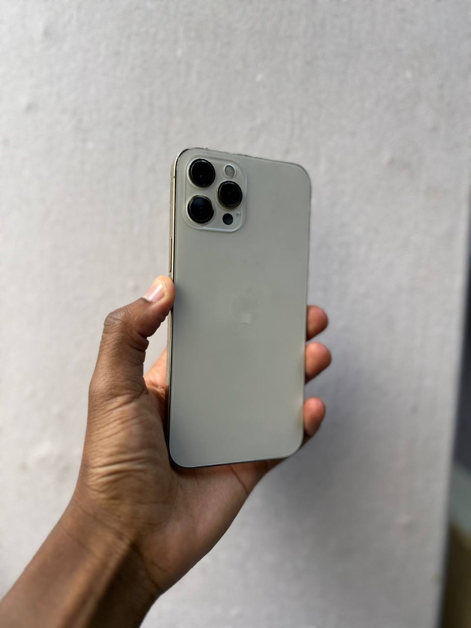 IPHONE 12 PRO MAX 6.7" DISPLAY, POWERFUL A14 CHIP, PRO CAMERAS, PREMIUM DESIGN, LONG BATTERY LIFE, 5G SPEED NOTHING REPLACED IN MINT CONDITION.