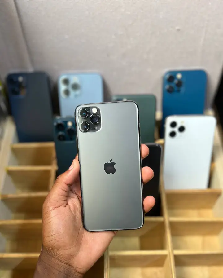 IPHONE 11 PRO MAX — ORIGINAL APPLE DISPLAY REPLACED PROFESSIONALLY, 90%+ BATTERY HEALTH, FACE ID WORKING PERFECTLY, SMOOTH PERFORMANCE, CLEAN CONDITION, GREAT CAMERAS, BIG OLED DISPLAY, FAST SERVICE.