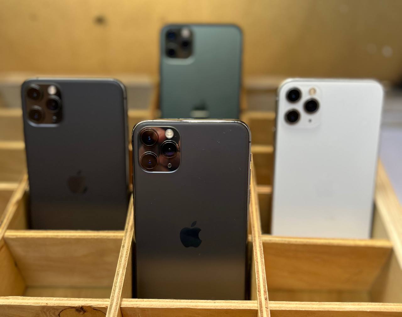 IPHONE 11 PRO MAX — ORIGINAL APPLE DISPLAY REPLACED PROFESSIONALLY, 90%+ BATTERY HEALTH, FACE ID WORKING PERFECTLY, SMOOTH PERFORMANCE, CLEAN CONDITION, GREAT CAMERAS, BIG OLED DISPLAY, FAST SERVICE.