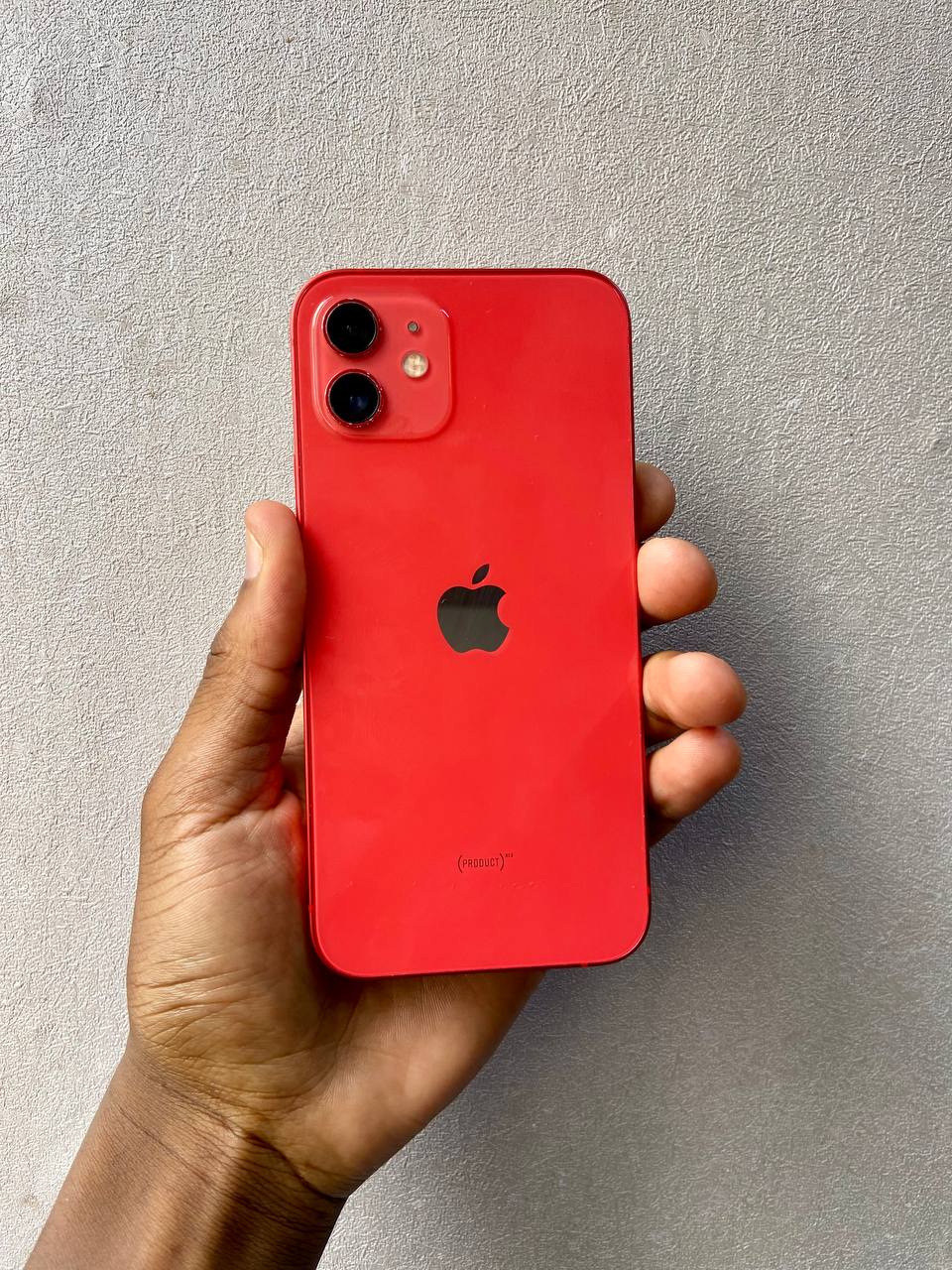 IPHONE 12 FEATURES A 6.1-INCH OLED DISPLAY, VISIBLE BLACKDOT ON SCREEN , A14 BIONIC CHIP, DUAL 12MP CAMERAS, 5G SUPPORT, AND A 94% BATTERY HEALTH FOR STRONG DAILY PERFORMANCE.