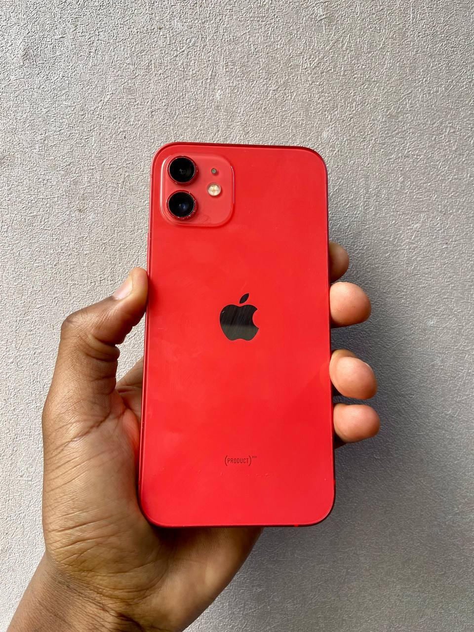 IPHONE 12 FEATURES A 6.1-INCH OLED DISPLAY, VISIBLE BLACKDOT ON SCREEN , A14 BIONIC CHIP, DUAL 12MP CAMERAS, 5G SUPPORT, AND A 94% BATTERY HEALTH FOR STRONG DAILY PERFORMANCE.