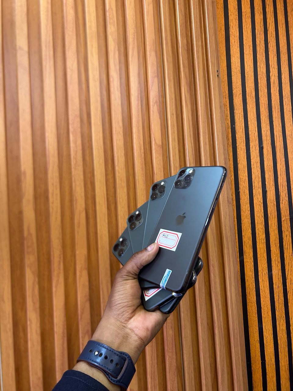 REFURBISHED IPHONE 11 PRO MAX 256GB WITH REPLACED DISPLAY, FULLY FUNCTIONAL, 90%+ BATTERY HEALTH, FACE ID WORKING, SMOOTH PERFORMANCE, CLEAN CONDITION Free PROTECTOR AND CLEAR CASE.