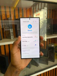 SAMSUNG S24 ULTRA 256 GB ROM FEATURES A 6.8” DYNAMIC AMOLED DISPLAY, 200MP CAMERA, SNAPDRAGON 8 GEN 3, S PEN, 12GB RAM, 5000MAH BATTERY, AND PREMIUM TITANIUM DESIGN FOR ULTIMATE PERFORMANCE.