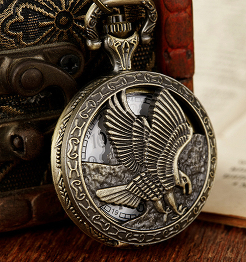 Retro Antique Bronze Pocket Watch with 37.5cm Lobster Clasp Necklace Chain, Classic Quartz Clock Necklace, Vintage Steampunk Pocket Watch with Chain for Men and Women(Comes with a pocket watch box)