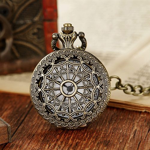 Retro Antique Bronze Pocket Watch with 37.5cm Lobster Clasp Necklace Chain, Classic Quartz Clock Necklace, Vintage Steampunk Pocket Watch with Chain for Men and Women(Comes with a pocket watch box)