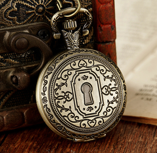 Retro Antique Bronze Pocket Watch with 37.5cm Lobster Clasp Necklace Chain, Classic Quartz Clock Necklace, Vintage Steampunk Pocket Watch with Chain for Men and Women(Comes with a pocket watch box)
