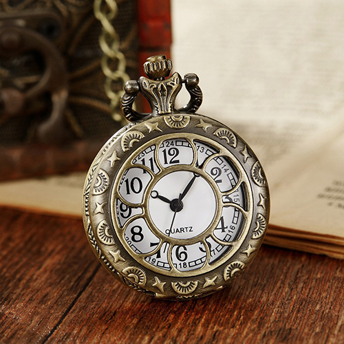 Retro Antique Bronze Pocket Watch with 37.5cm Lobster Clasp Necklace Chain, Classic Quartz Clock Necklace, Vintage Steampunk Pocket Watch with Chain for Men and Women(Comes with a pocket watch box)