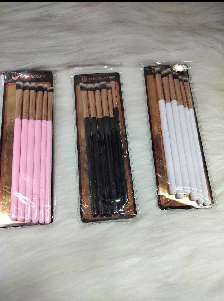 ✨🖌️ PROFESSIONAL EYESHADOW BRUSHES – BLEND LIKE A MAKEUP PRO! 🖌️✨CREATE FLAWLESS EYE LOOKS WITH THESE SOFT, HIGH-QUALITY EYESHADOW BRUSHES DESIGNED FOR PERFECT BLENDING, SHADING AND DEFINING! 💄😍