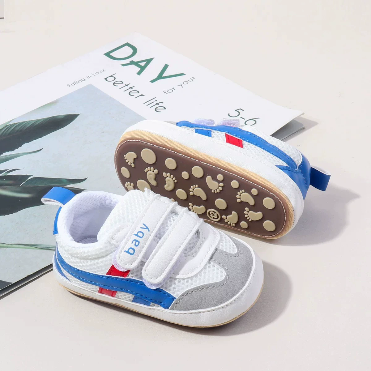 New spring and summer soft soled indoor and outdoor sports and leisure breathable mesh rubber soled walking shoes