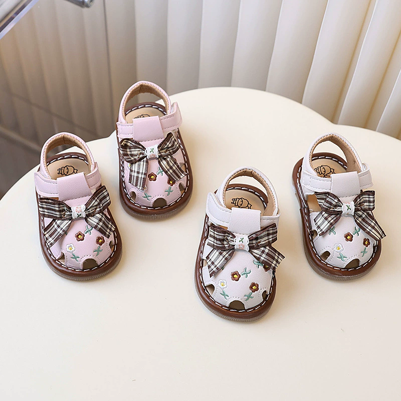 With Sound Baby Girl Sandals Summer Newborn Shoes Outwear Infant First Walkers Cute Little Girls Close-toed Sandals For Baby