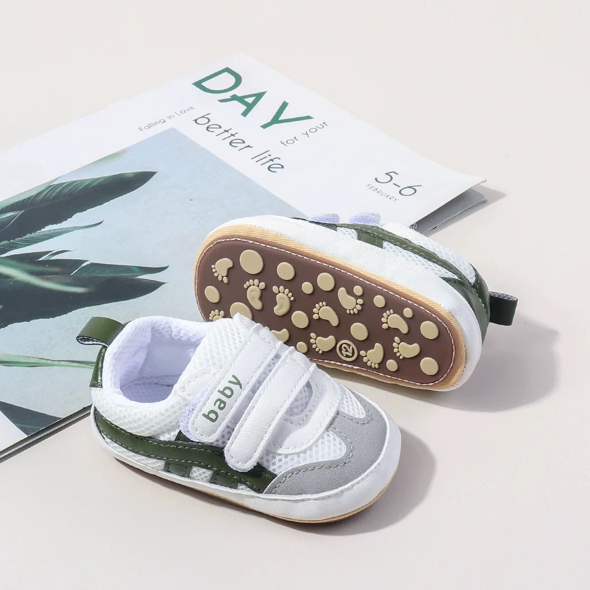 New spring and summer soft soled indoor and outdoor sports and leisure breathable mesh rubber soled walking shoes