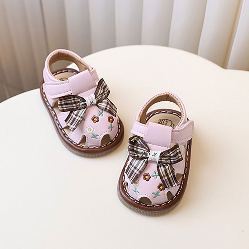 With Sound Baby Girl Sandals Summer Newborn Shoes Outwear Infant First Walkers Cute Little Girls Close-toed Sandals For Baby