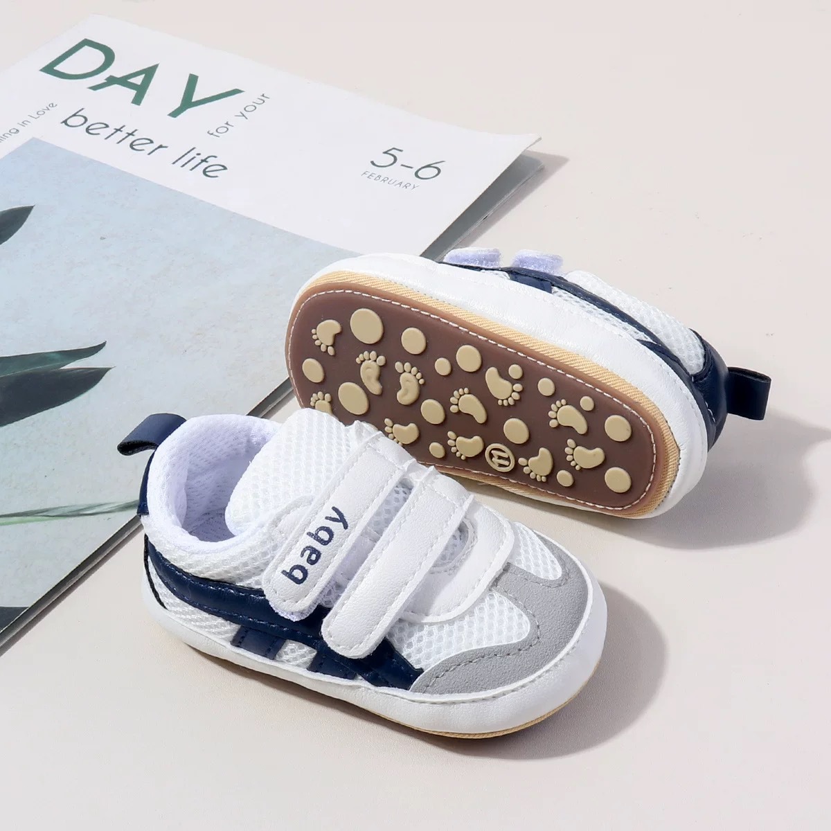 New spring and summer soft soled indoor and outdoor sports and leisure breathable mesh rubber soled walking shoes
