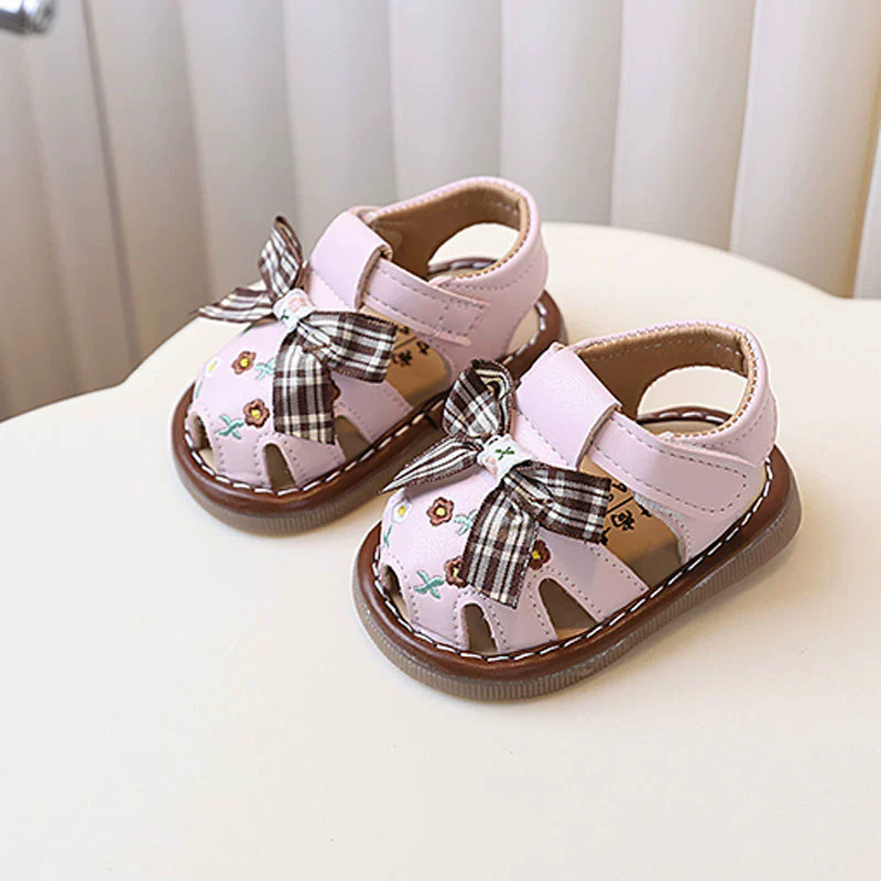 With Sound Baby Girl Sandals Summer Newborn Shoes Outwear Infant First Walkers Cute Little Girls Close-toed Sandals For Baby