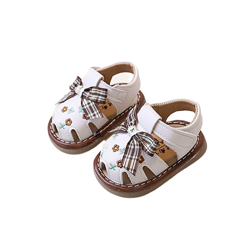 With Sound Baby Girl Sandals Summer Newborn Shoes Outwear Infant First Walkers Cute Little Girls Close-toed Sandals For Baby