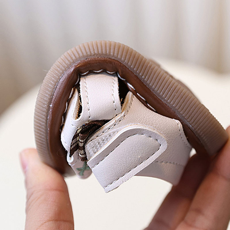 With Sound Baby Girl Sandals Summer Newborn Shoes Outwear Infant First Walkers Cute Little Girls Close-toed Sandals For Baby