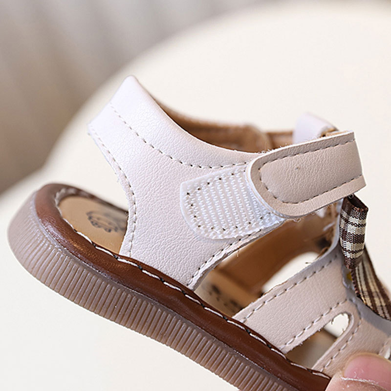 With Sound Baby Girl Sandals Summer Newborn Shoes Outwear Infant First Walkers Cute Little Girls Close-toed Sandals For Baby